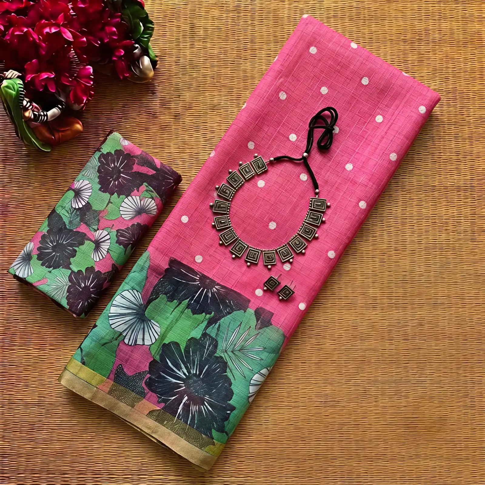 Linen Floral Contrast Pallu Saree